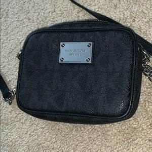 Michael khors crossbody